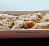 Когда пройдет время маринования, разогрейте духовку. Достаньте мясо и в один слой сложите его в форму для запекания. Поставить окорочка в разогретую духовку и пеките минут 30-40, до готовности. Мясо должно хорошо подрумяниться и при прокалывании ножом в самом грубом месте, должно пускать прозрачный сок.