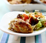 Достаньте готовое мясо, переложите на блюдо и дайте ему "отдохнуть" минут 5. Подавать лучше всего с рисом или овощным гарниром. А можно и с тем, и с другим. Приятного аппетита!!!
Ссылка на источник рецепта: www.picantecooking.com/recipe/zapechennye-kurinye-okoroka-v-kokosovom-marinade