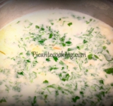 Варите суп минут 10, а потом добавьте цветную капусту, посолите по вкусу и варите минут 7-8. Влейте сливки, доведите до кипения, а потом добавьте зелень и снимите с огня. Готовый суп накройте крышкой и дайте постоять еще минут 5.
Подавайте такой суп горячим, посыпав свежей зеленью. Также можно добавить любимого тертого сыра. Приятного аппетита!
Ссылка на источник рецепта: www.picantecooking.com/recipe/sup-iz-tsvetnoi-kapusty-so-slivkami-i-petrushkoi