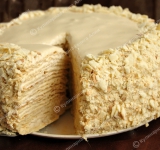 Обсыпьте торт крошкой и оставьте в холодильнике на ночь. Приятного аппетита!  
 
ссылка на источник рецепта:  kulinariya123.blogspot.ru/2014/03/654-tort-napoleon-s-ochen-vkusnym-kremom.html 	