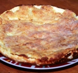 Поставьте пирог в духовку минут на 30. Когда пирог будет готов, дайте ему остыть в форме. Пирог "Хачапури" готов! Приятного аппетита!