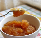 Когда повидло перестанет падать из ложечки, оно готово. Приятного аппетита!
Ссылка на источник рецепта: kulinariya123.blogspot.ru/2014/01/641-gustoe-jablochnoe-povidlo.html