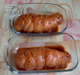 На следующий день мясо достаем, хорошенько промываем и обсушиваем бумажными полотенцами. Смешаем мед, оливковое маслице, соевый соус, паприку, перчик и чеснок. Полученной глазурью хорошенько обмажем филе, свернем рулетиками, плотно свяжем нитками и снова отправим в холодильник, часов на десять, на ночь.  
 
Курочку выкладываем в форму для выпечки с фольгой и отправим в прогретую до 160 духову на час. Через 40 минут температуру увеличим до 180 градусов, а мясо смажем соками, которые выделились при готовке.  
 
Готовое мясо охладим и можно кушать. 
 
Приятного аппетита!	